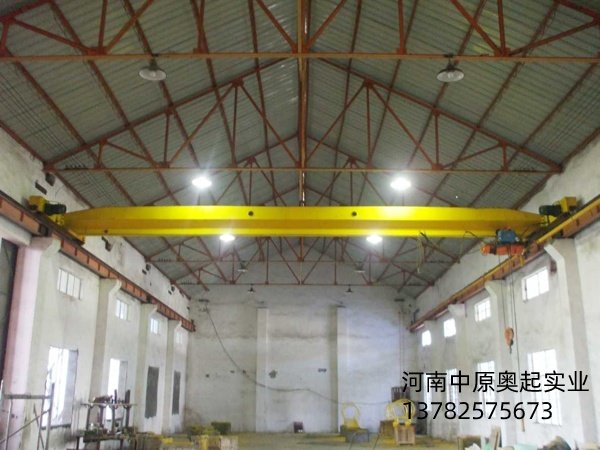 單梁起重機照片展現